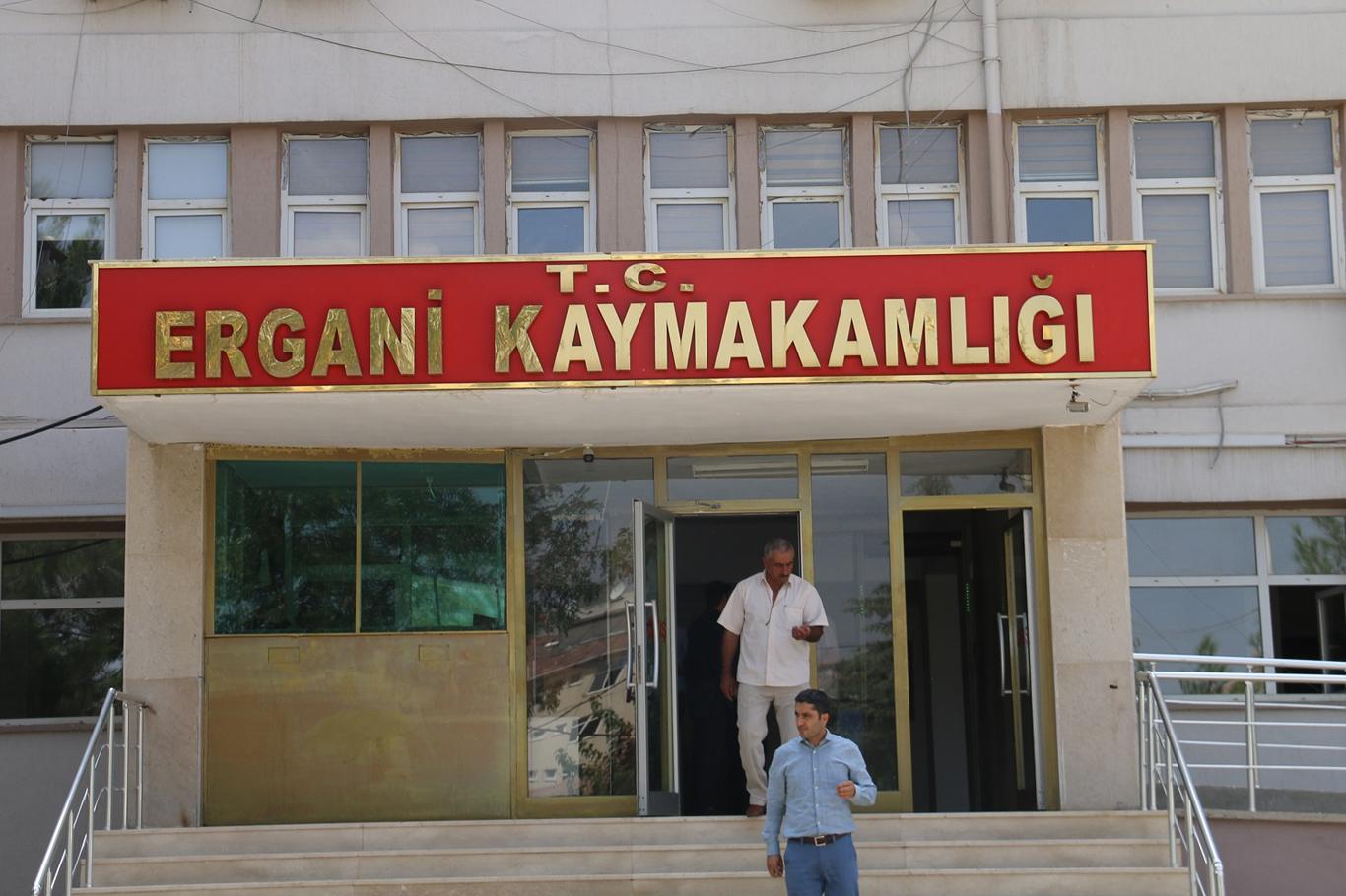 Ergani Kaymakamlığından üniversiteyi kazanan öğrencilere yardım Ergani Kaymakamlığından üniversiteyi kazanan öğrencilere yardım